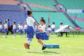 大卫拉亚在终场哨音吹响时反应